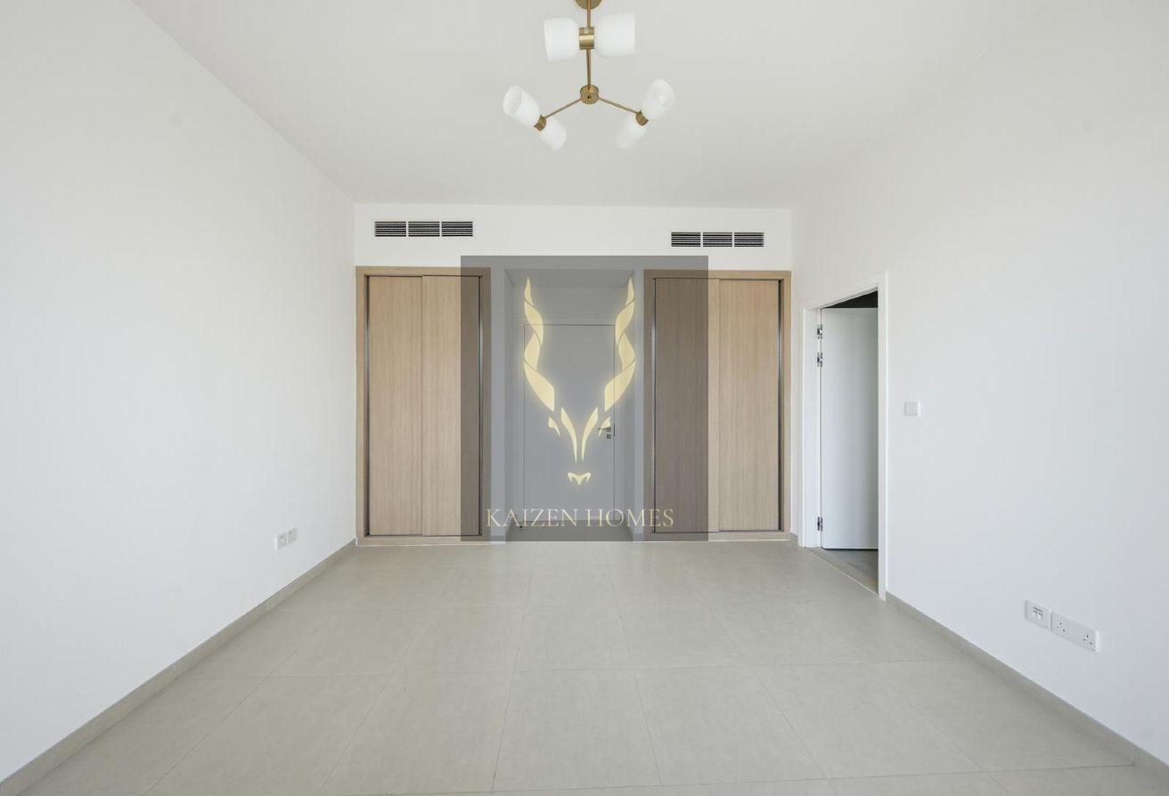 END UNIT / VACANT / UPGRADED / SINGLE ROW photo 9