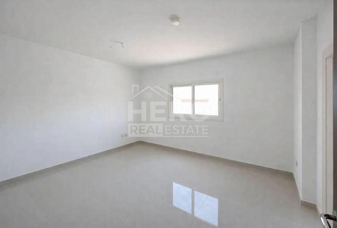 3-bed townhouse in Manazel Al Reef 2 · Vacant · Maid's room — photo 4