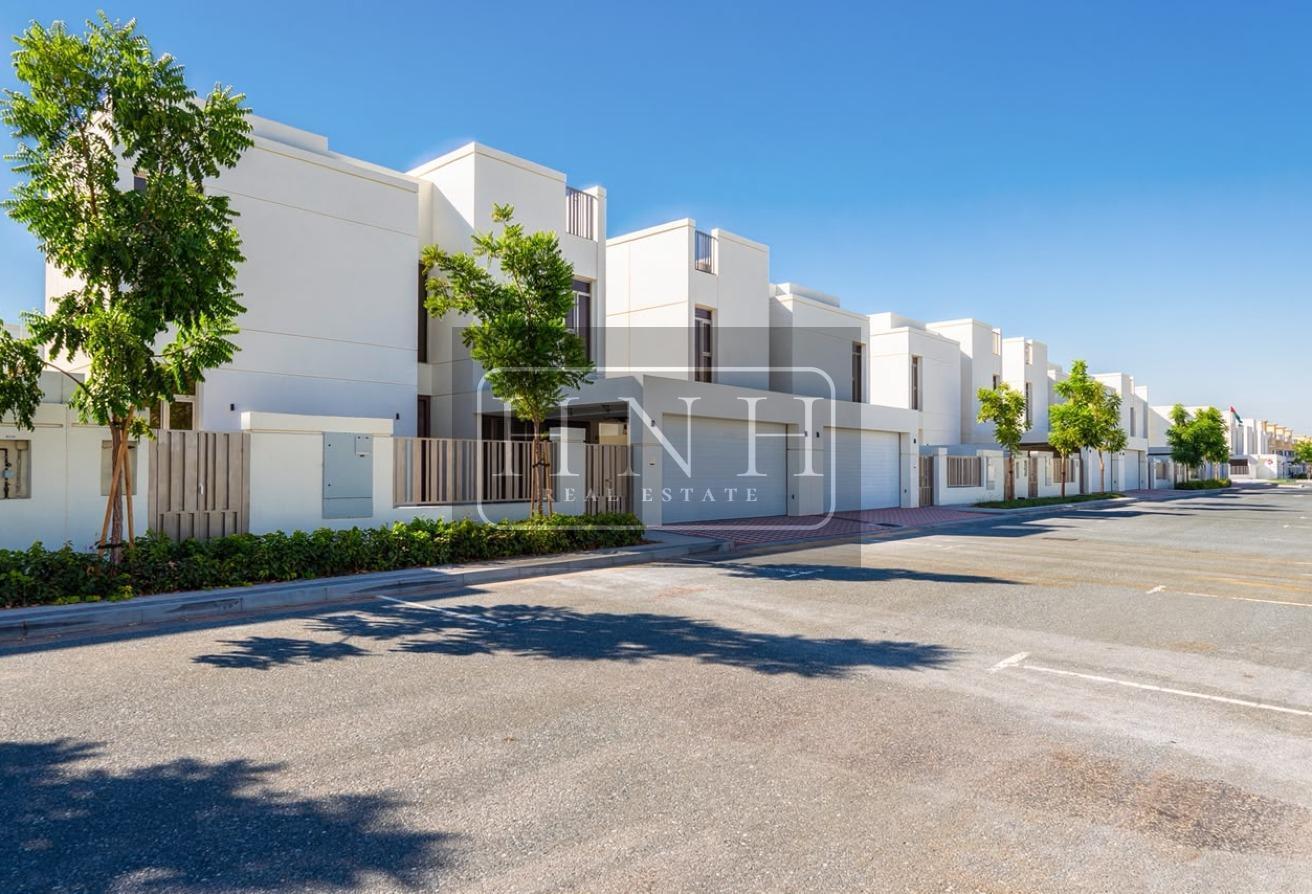 Modern Villa | Unfurnished | Peaceful Community photo 2