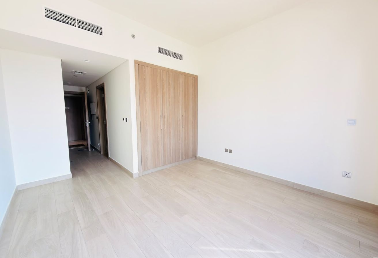 High floor | Vacant | Spacious Layout