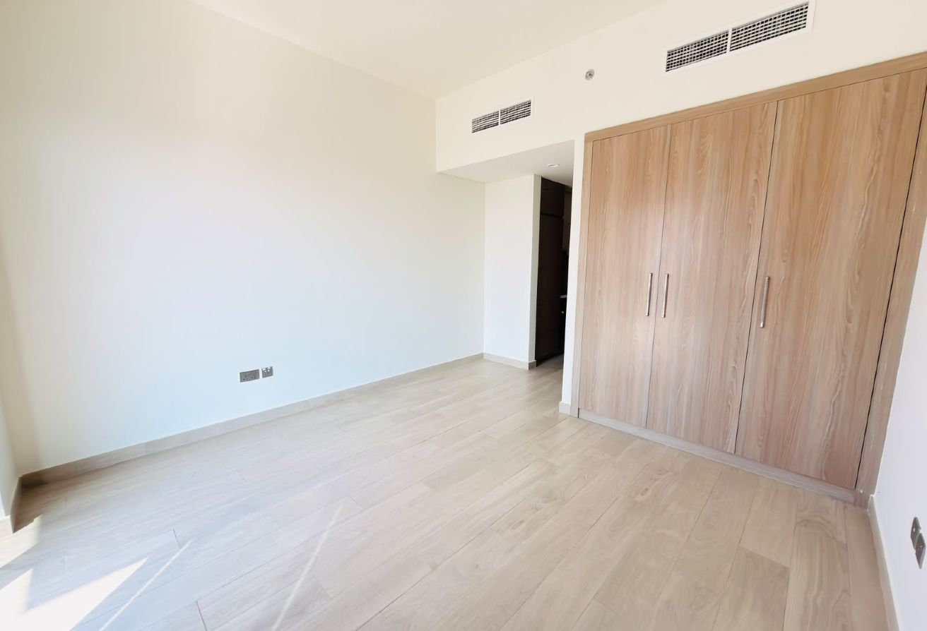 High floor | Vacant | Spacious Layout gallery image