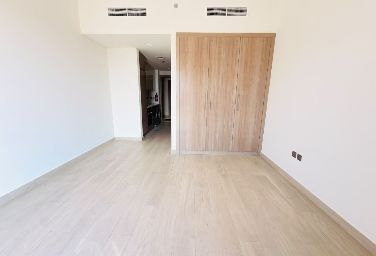 High floor | Vacant | Spacious Layout gallery image