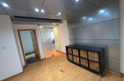 مكتب - 3 غرف نوم - 1 حمام للايجار في الوحدة - أبوظبي