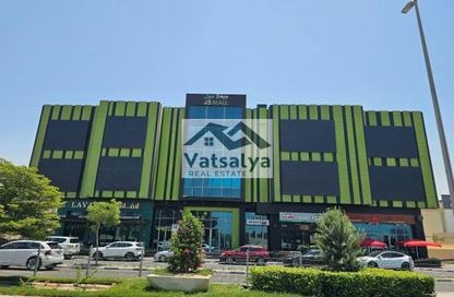 Retail - Studio - 3 Bathrooms for rent in Al Manara - Dubai