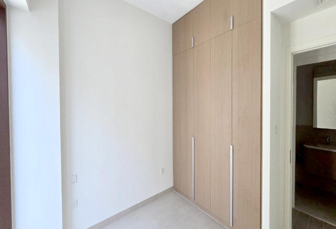 Modern 1BR | Prime Location & Waterfront Living photo 5