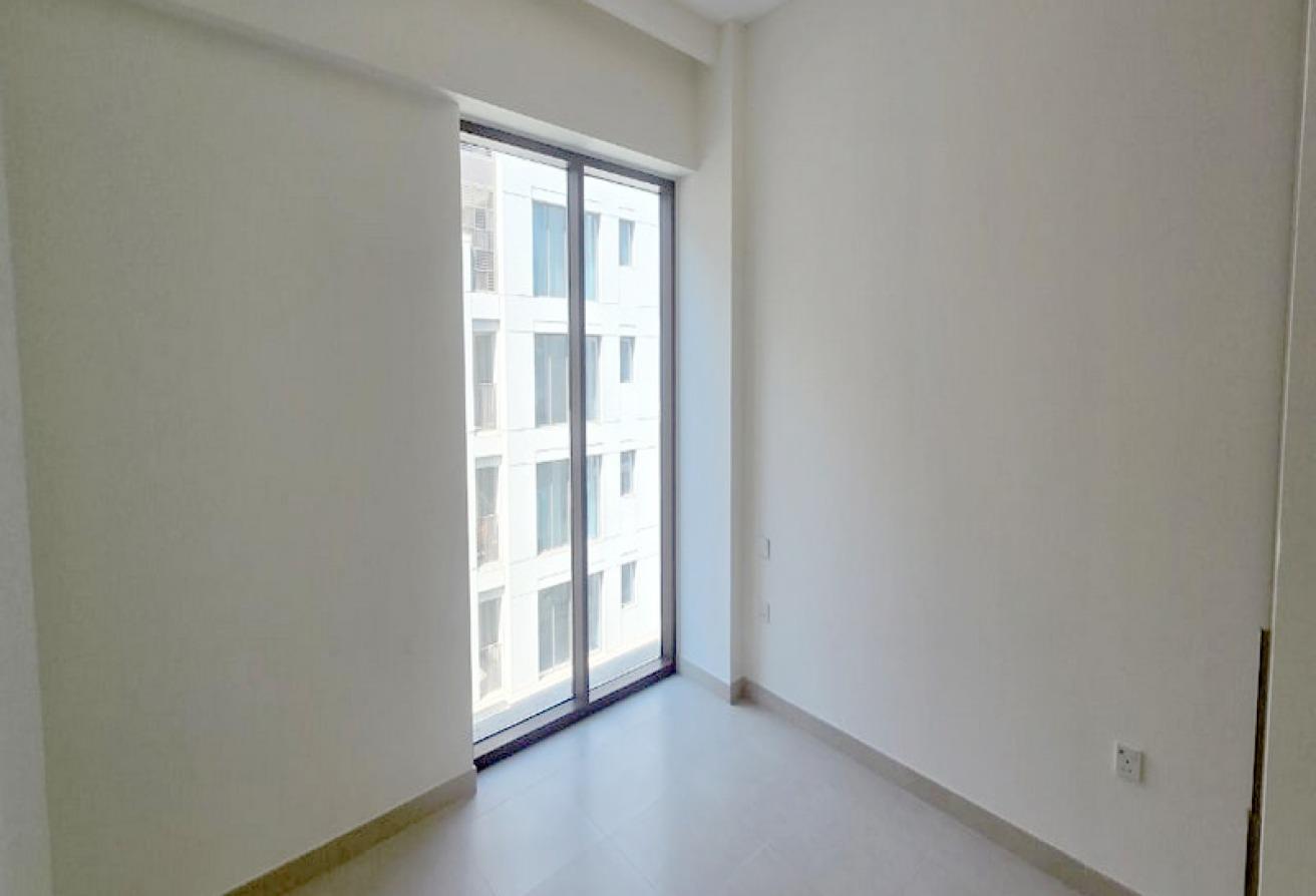 Modern 1BR | Prime Location & Waterfront Living photo 4