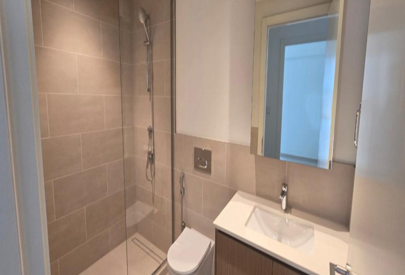 Modern 1BR | Prime Location & Waterfront Living photo 8
