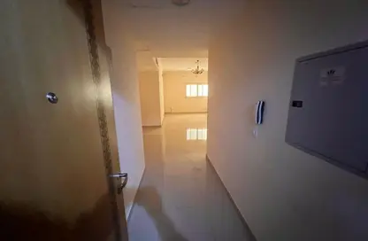 شقة - 2 غرف نوم - 2 حمامات للايجار في مجمع مويلح - تجارية مويلح - الشارقة