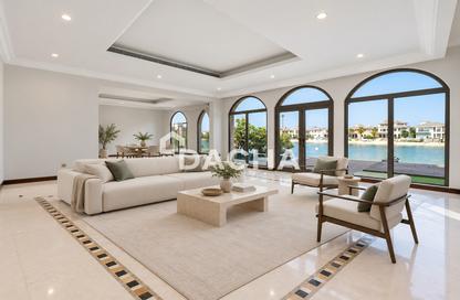 Villa - 4 - 5 for rent in Garden Homes Frond E - Garden Homes - Palm Jumeirah - Dubai