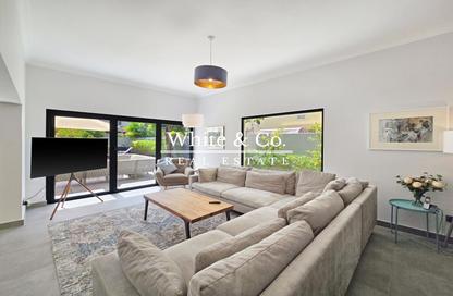 Villa - 5 Bedrooms - 6 Bathrooms for rent in Meadows 2 - Meadows - Dubai