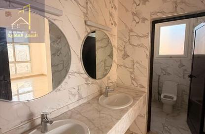 Villa - 4 - 5 for rent in Al Sabkha - Al Riqqa - Sharjah