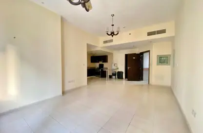 Apartment - 3 Bedrooms - 3 Bathrooms for rent in Silicon Gates 3 - Silicon Gates - Dubai Silicon Oasis - Dubai