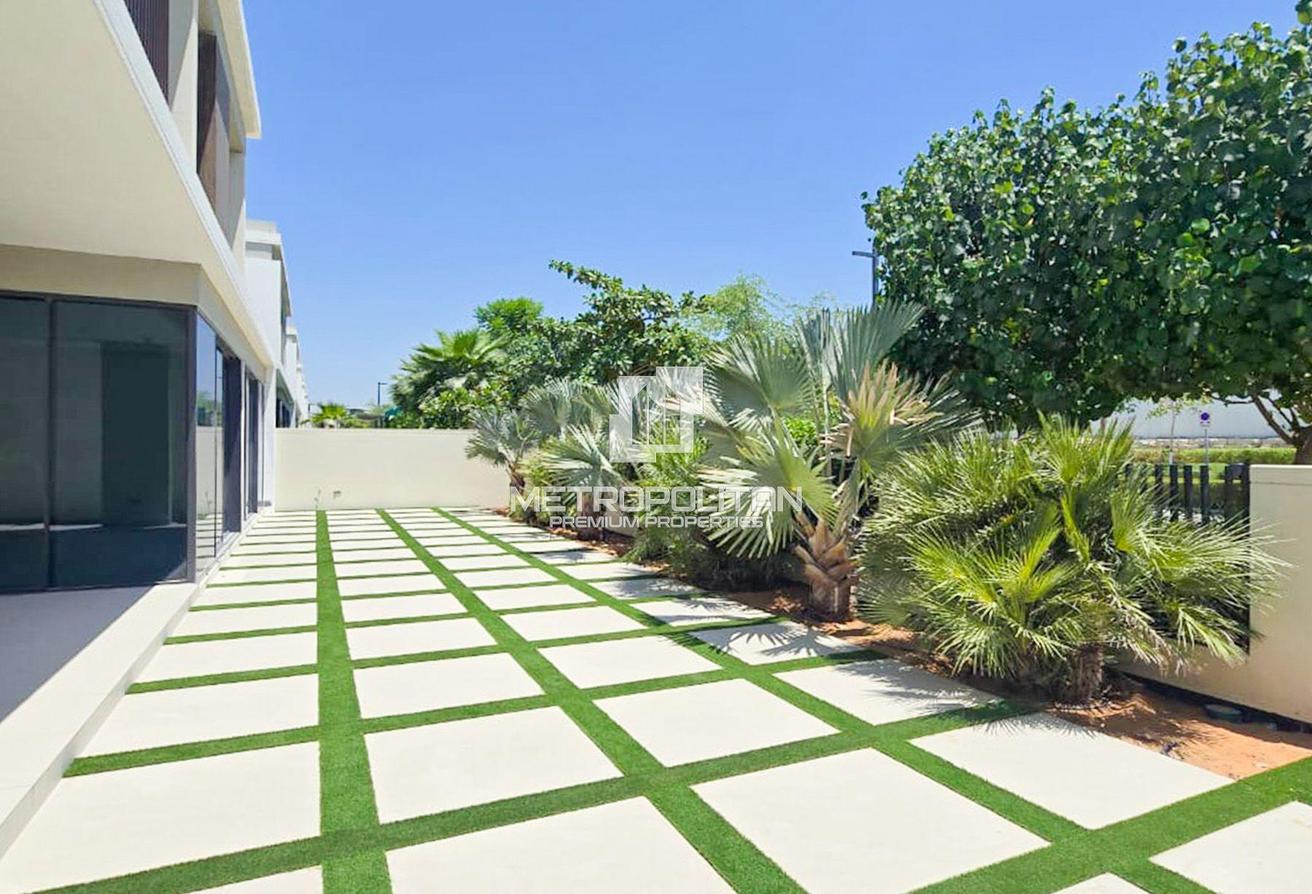 Signature Villa | One of 18 | Large 5BR Single Row photo 29