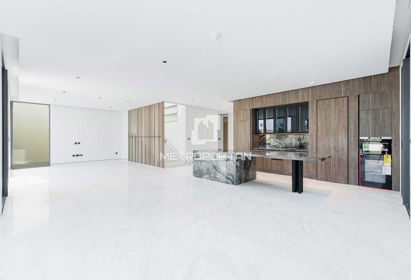 Signature Villa | One of 18 | Large 5BR Single Row photo 7