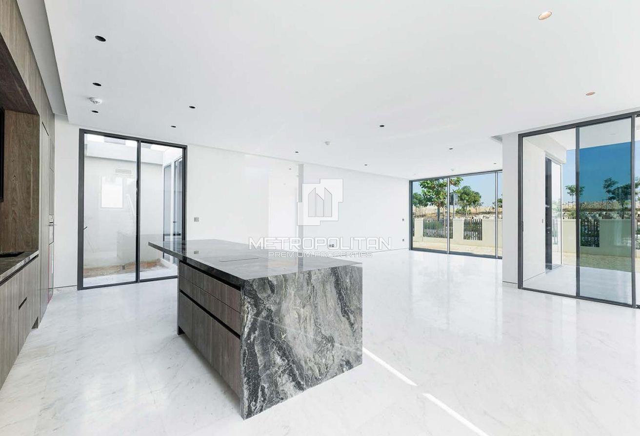 Signature Villa | One of 18 | Large 5BR Single Row photo 3