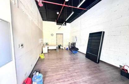 Retail - Studio for rent in Al Shafar Park Tower - Al Karama - Dubai