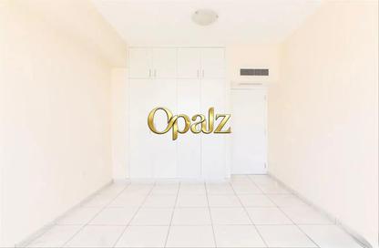 Apartment - 2 Bedrooms - 2 Bathrooms for rent in Silver Sands 1 - Al Mankhool - Bur Dubai - Dubai