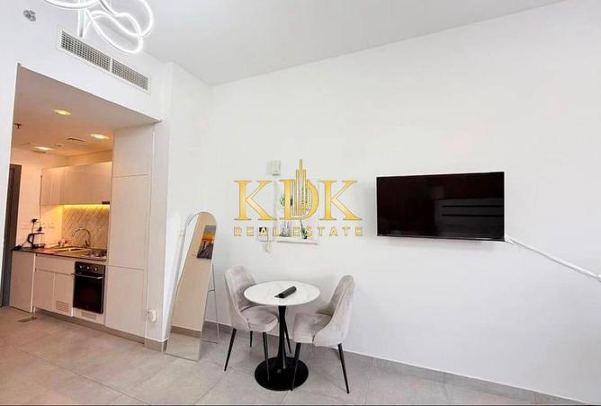 Studio Apartment | Balcony | Downtown View photo 3