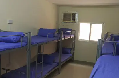 سكن الموظفين - استوديو - 8 حمامات للايجار في م-26 - مصفح الصناعية - مصفح - أبوظبي