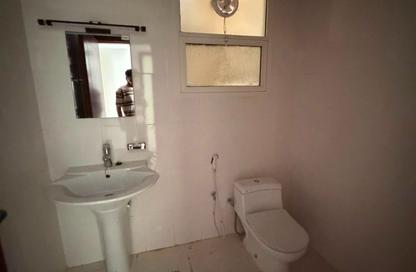 Apartment - 2 Bedrooms - 2 Bathrooms for rent in Al Qulaya'ah - Al Sharq - Sharjah