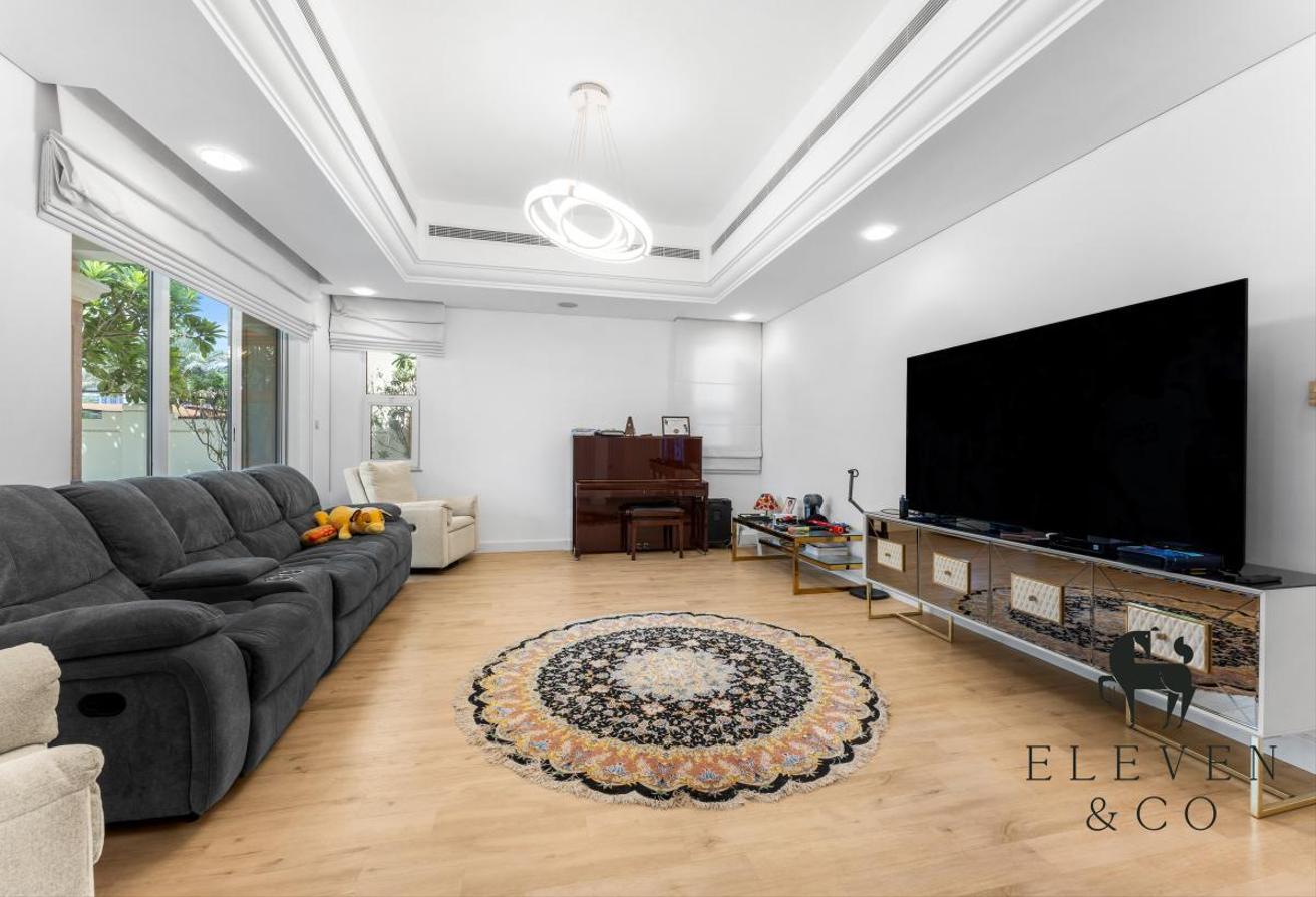 GOLF VIEWS | PRIVATE POOL + GARDEN | LARGE PLOT photo 8