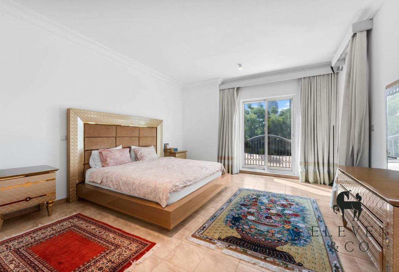 GOLF VIEWS | PRIVATE POOL + GARDEN | LARGE PLOT photo 9
