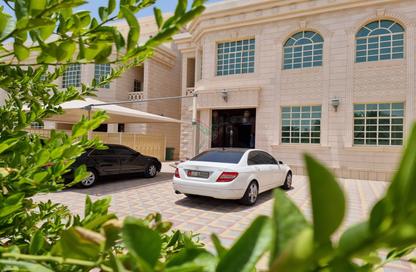 Villa - 5 Bedrooms - 6 Bathrooms for rent in Al Mnaizlah - Falaj Hazzaa - Al Ain