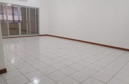 Apartment - 2 Bedrooms - 2 Bathrooms for rent in Al Muraqqabat - Deira - Dubai