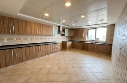 Apartment - 3 Bedrooms - 5 Bathrooms for rent in Al Khan Corniche - Al Khan - Sharjah