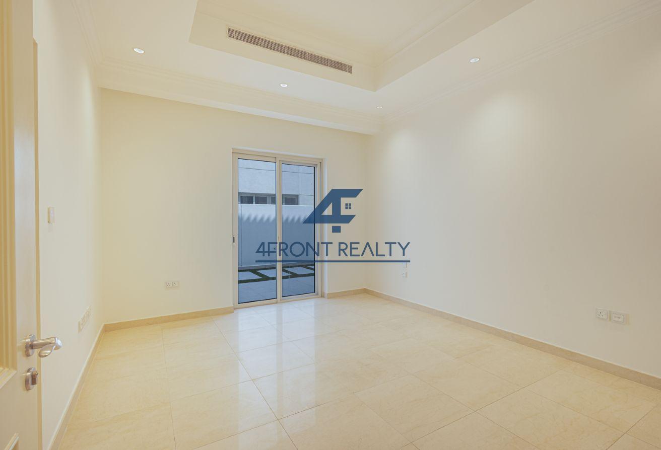 Extra Spacious Layouts IExclusive CommunityIVacant photo 7