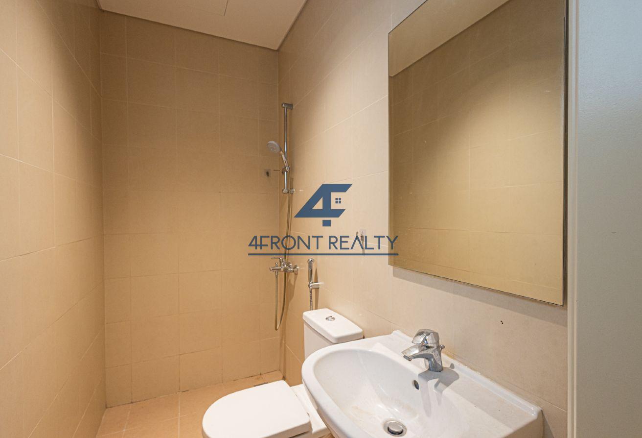 Extra Spacious Layouts IExclusive CommunityIVacant photo 8