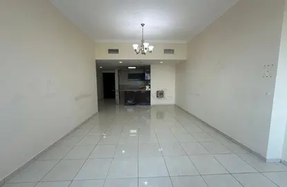 شقة - 2 غرف نوم - 2 حمامات للايجار في برج ربيعة - مجان - دبي لاند - دبي