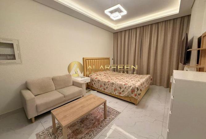 94008013 - Property Image 2