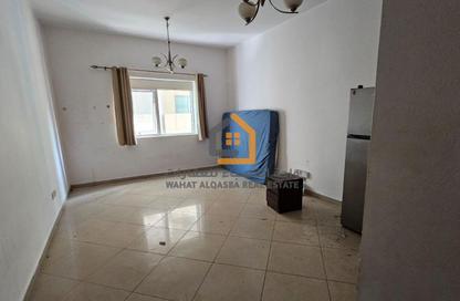 Apartment - Studio - 1 Bathroom for rent in Al Khan 9 building - Al Khan - Sharjah Apartment - Studio - 1 Bathroom for rent in Al Khan 9 building - Al Khan - Sharjah