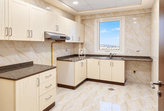 ROOFTOP SWIMING POOL | CLOSED KITCHEN | HIGH FLOOR