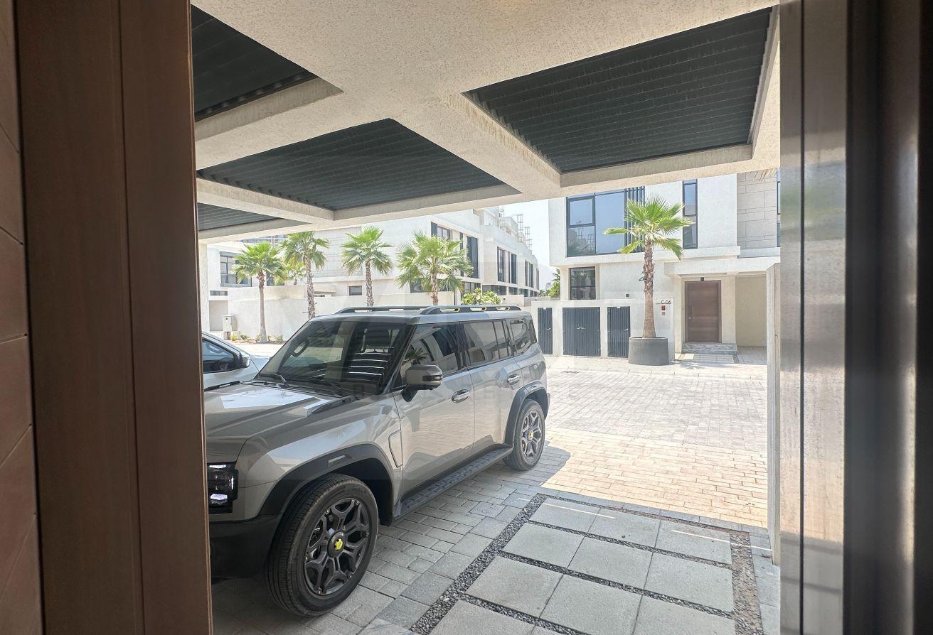 3 Bed + Maids Room I Close to the Beach
