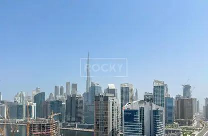 شقة - غرفة نوم - 2 حمامات للايجار في زا باراجون لآي جي او - الخليج التجاري - دبي