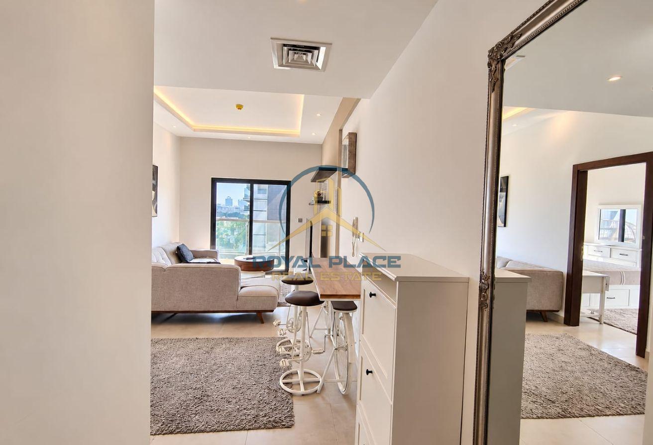 Fully Furnished |Near Exit | Corner Unit photo 6
