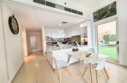 Apartment - 2 - 2 for rent in Mayfair Tower - Business Bay - Dubai