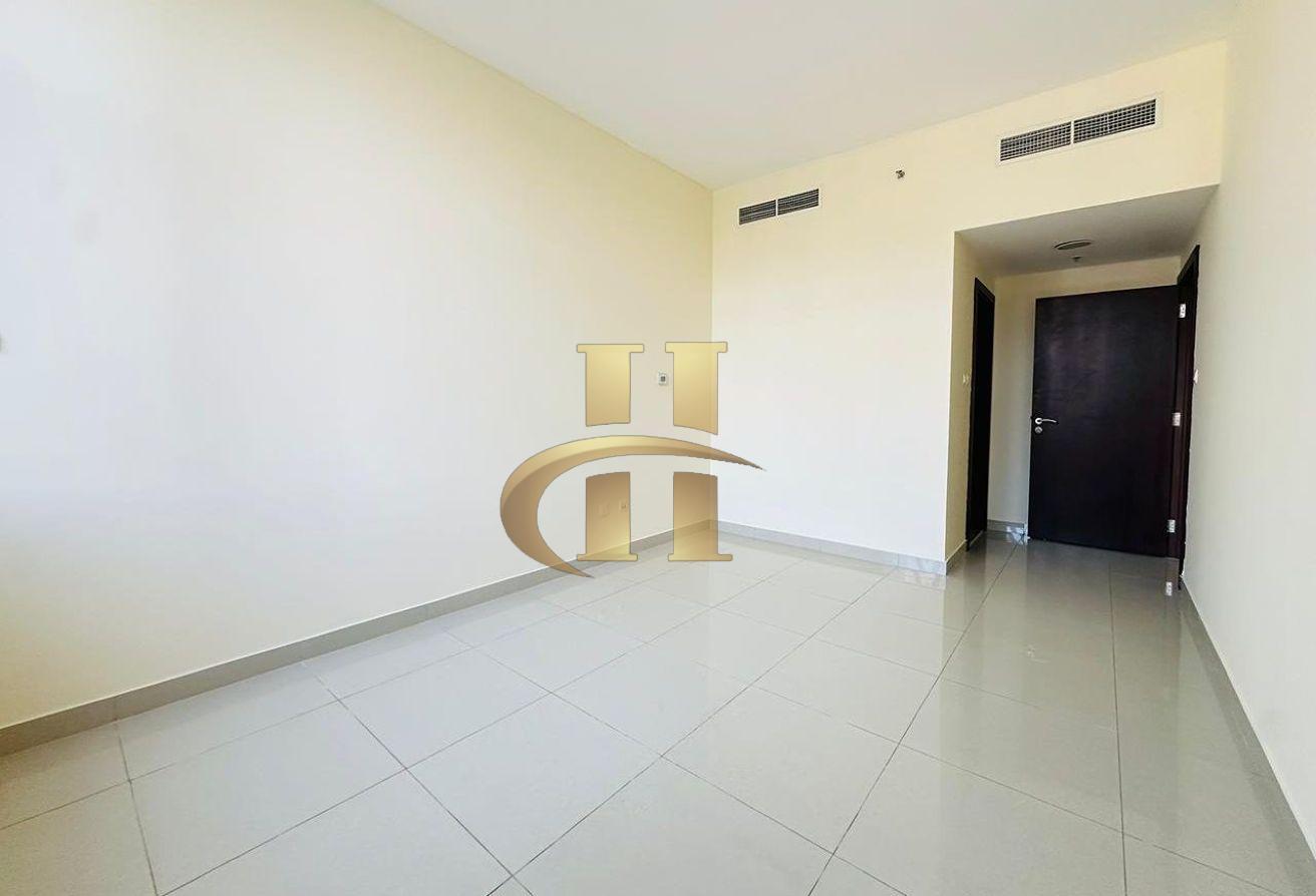 Vacant Soon | Huge Apartment | Closed Kitchen photo 5