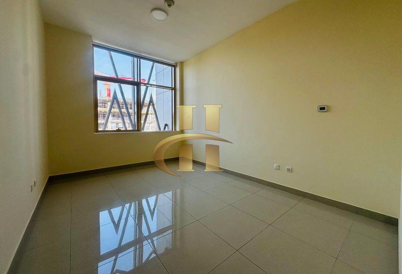 Vacant Soon | Huge Apartment | Closed Kitchen photo 6