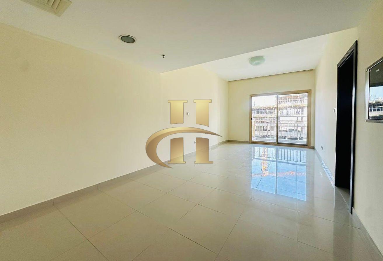 Vacant Soon | Huge Apartment | Closed Kitchen photo 2