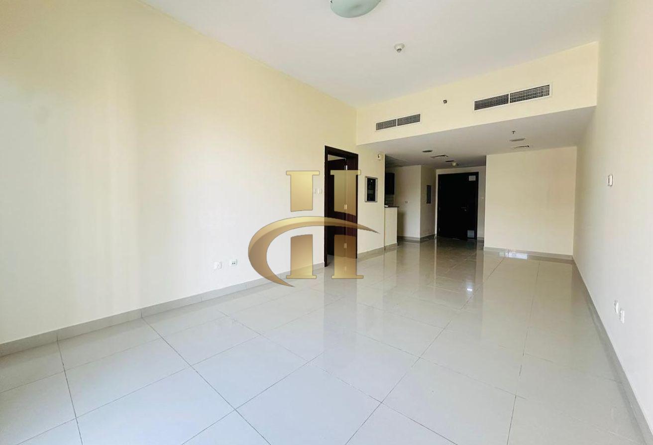 Vacant Soon | Huge Apartment | Closed Kitchen photo 8