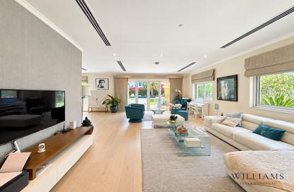 Villa - 3 - 4 for sale in District 6 - Jumeirah Park - Dubai