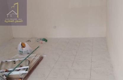 Shop - Studio for rent in Al Plaza Building - Al Ghuair - Al Gharb - Sharjah
