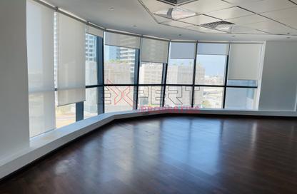 Office Space - Studio - 1 Bathroom for rent in The Regal Tower - Business Bay - Dubai