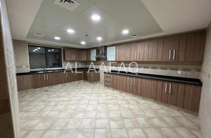Apartment - 3 Bedrooms - 5 Bathrooms for rent in Al Khan Corniche - Al Khan - Sharjah