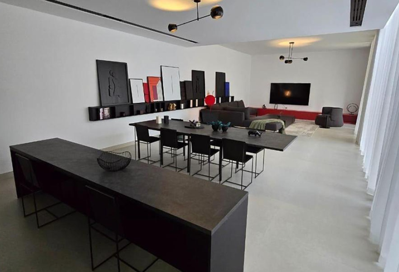 Brand New l Corner Unit l Smart Home