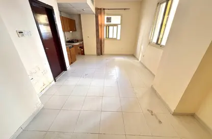 Apartment - 1 Bathroom for rent in Muwaileh 3 Building - Muwaileh - Sharjah