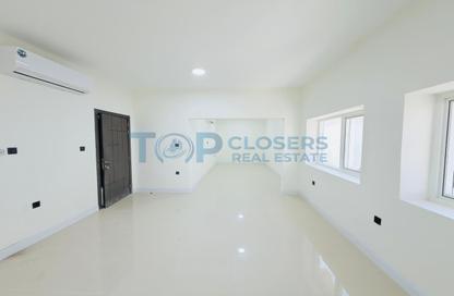 Apartment - 3 Bedrooms - 3 Bathrooms for rent in Al Kuwaitat - Central District - Al Ain